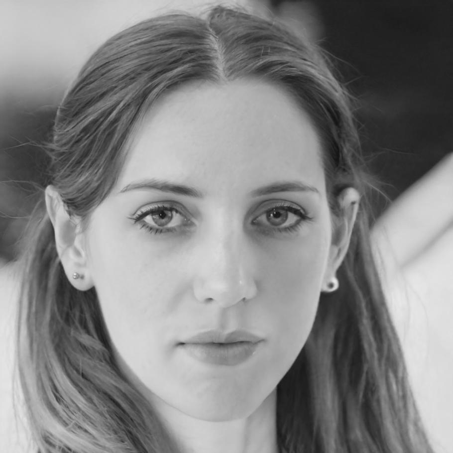 Portrait de Zohra Belkacem formatrice en analyse financière